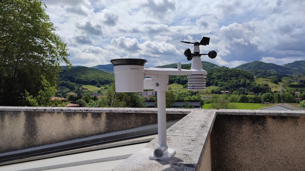 Estazio meteorologikoa jarri dute Elizalde eskolan, ikasleek eta herritarrek zientzian parte-hartzea sustatzeko